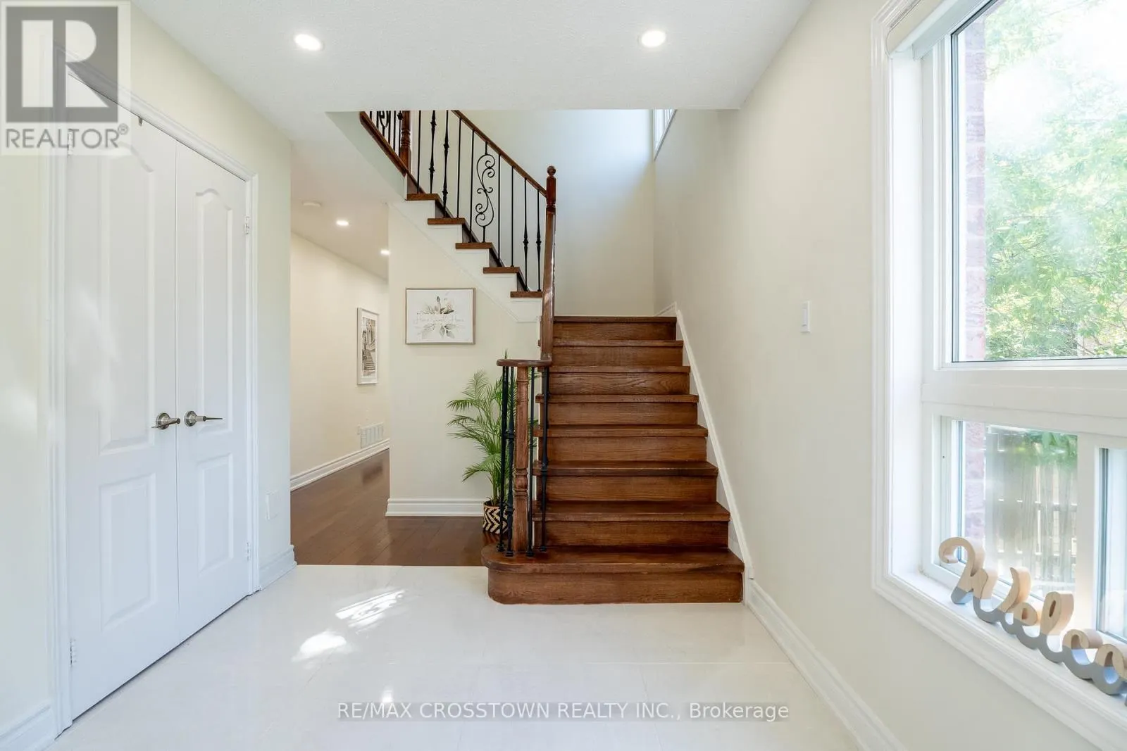 9 MCKENZIE CRESCENT