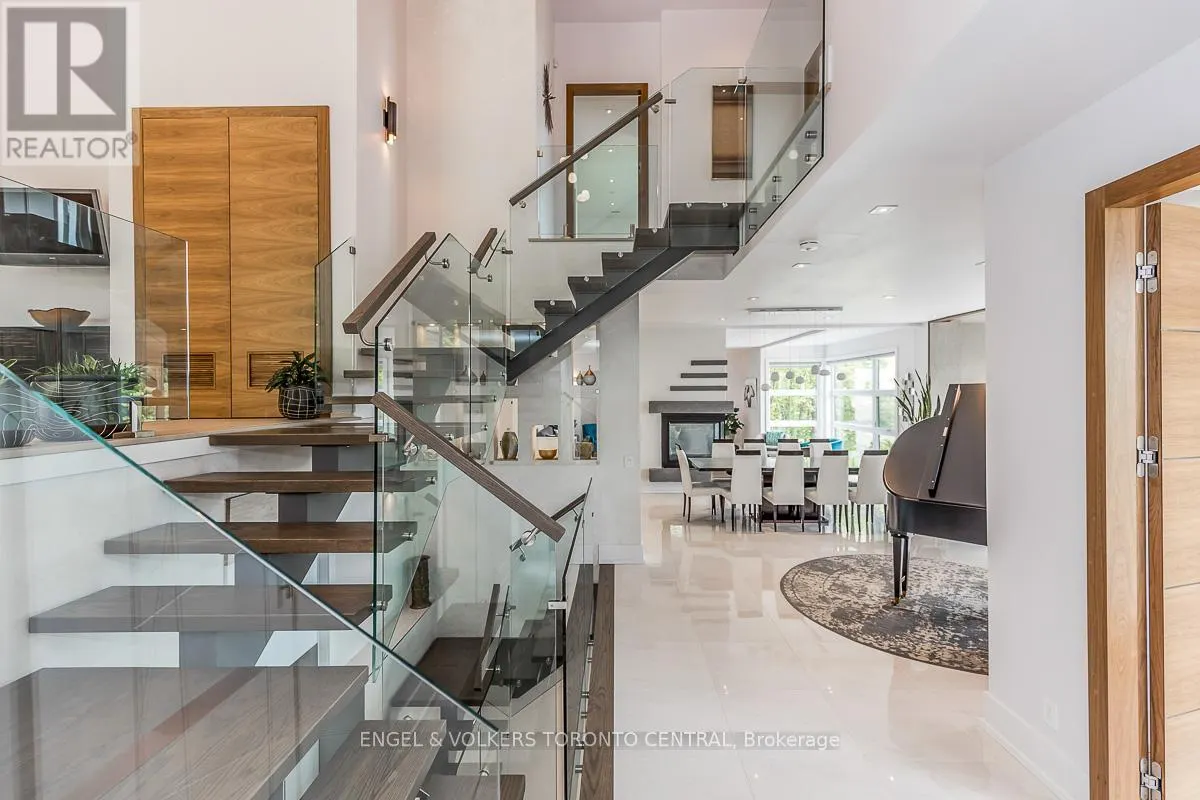 16 VALLEYCREST DRIVE