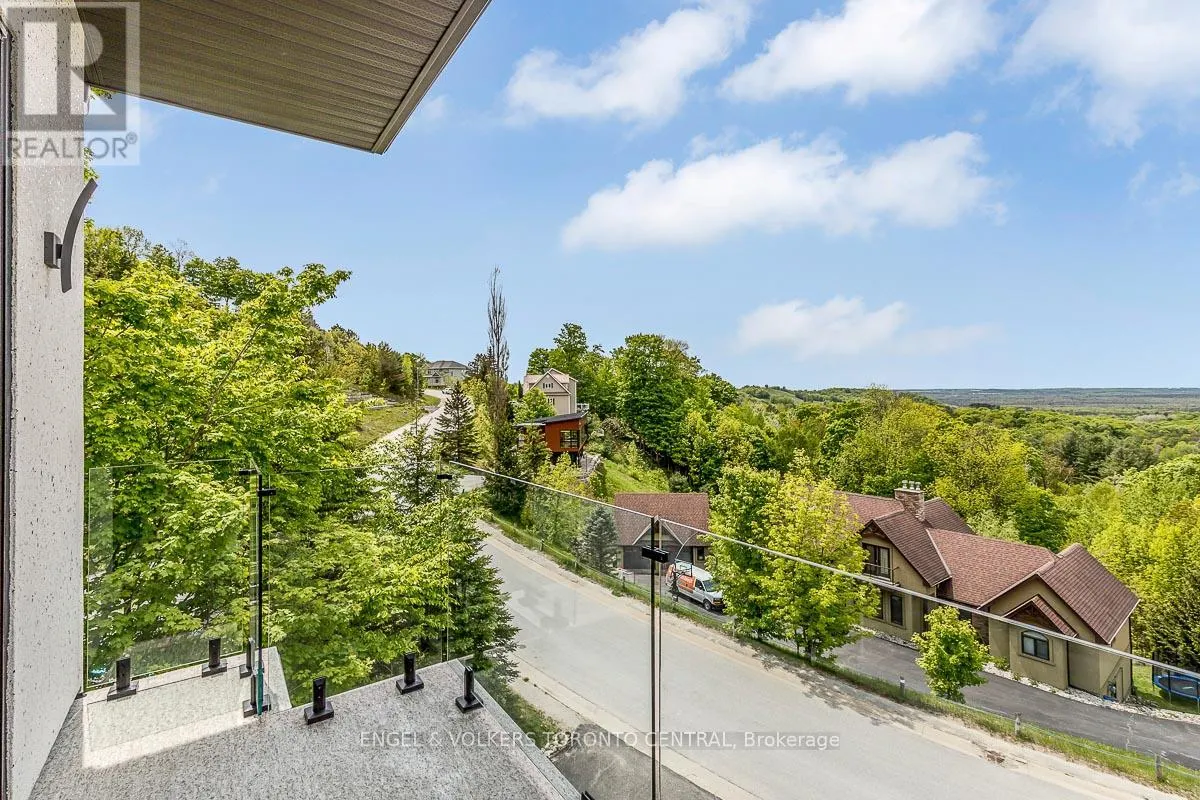 16 VALLEYCREST DRIVE