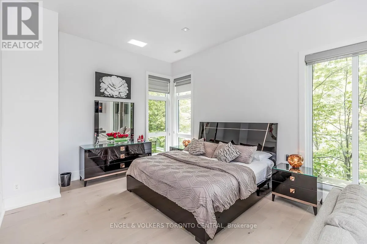 16 VALLEYCREST DRIVE