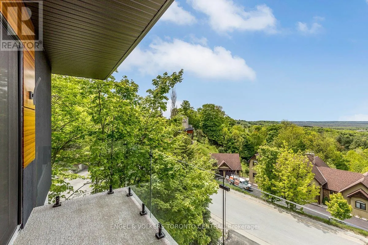 16 VALLEYCREST DRIVE