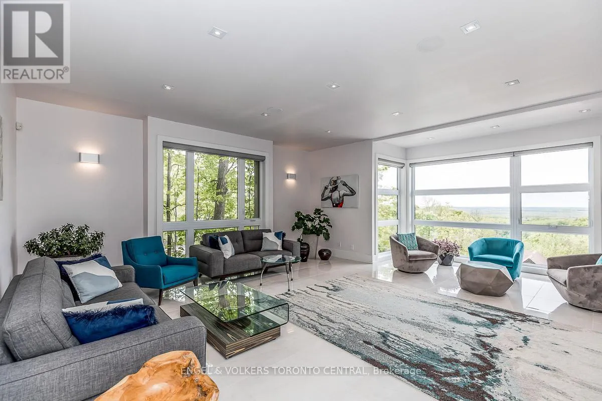 16 VALLEYCREST DRIVE