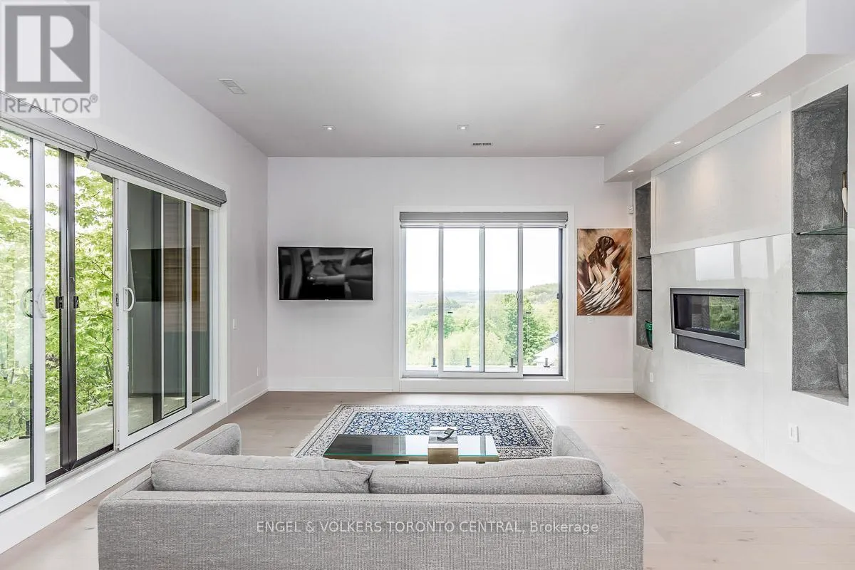 16 VALLEYCREST DRIVE