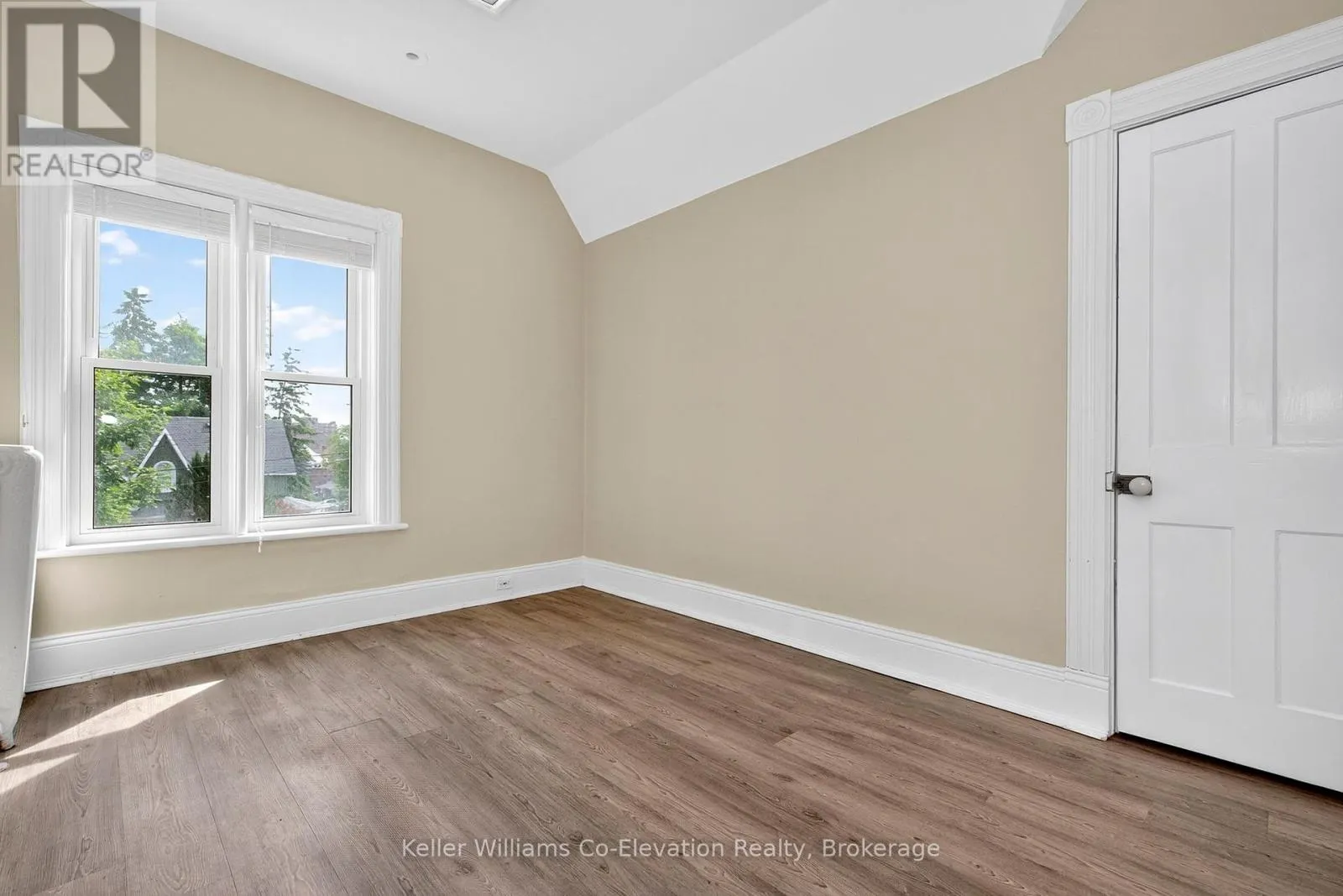 UPPER UNIT - 600 HUGEL AVENUE, #Upper Unit