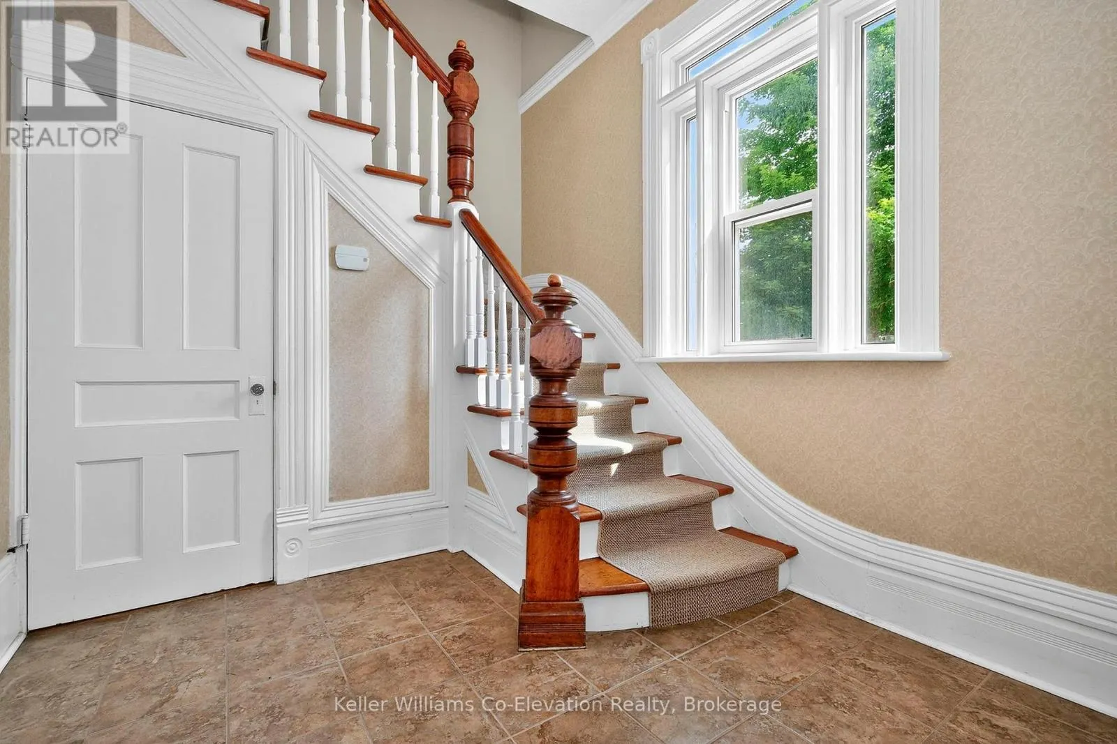 UPPER UNIT - 600 HUGEL AVENUE, #Upper Unit