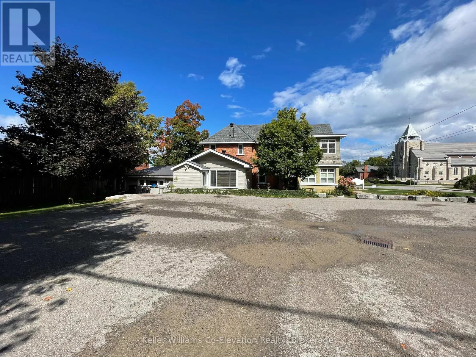 UPPER UNIT - 600 HUGEL AVENUE, #Upper Unit
