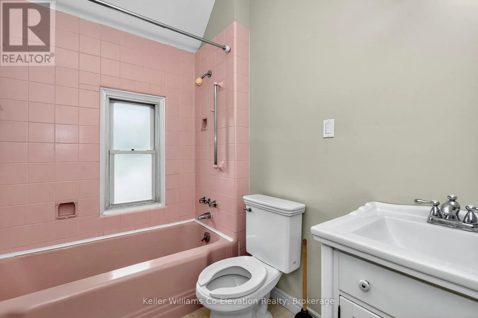 UPPER UNIT - 600 HUGEL AVENUE, #Upper Unit