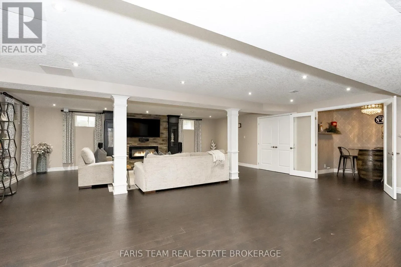 39 DIAMOND VALLEY DRIVE