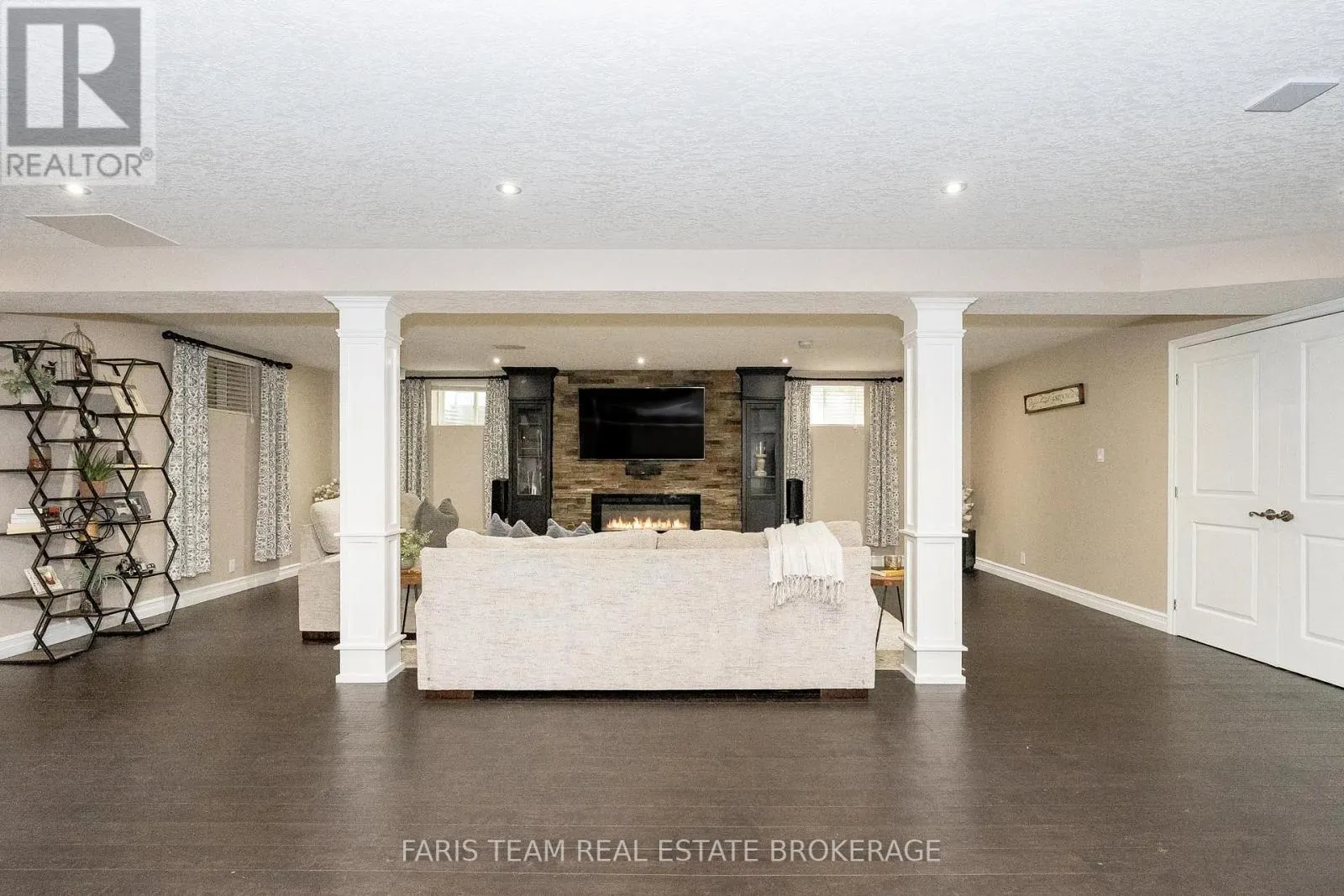 39 DIAMOND VALLEY DRIVE