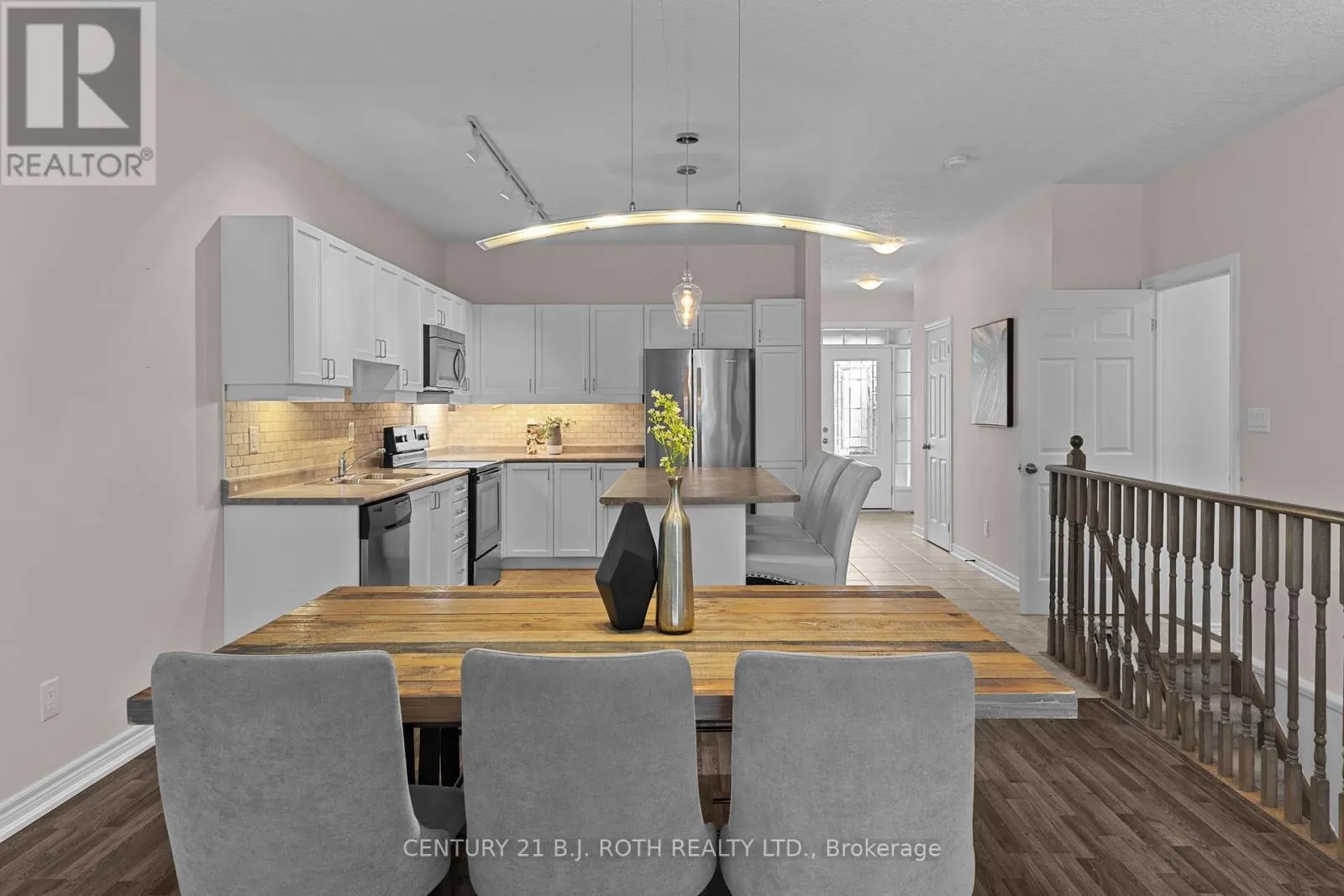8 CANTERBURY CIRCLE