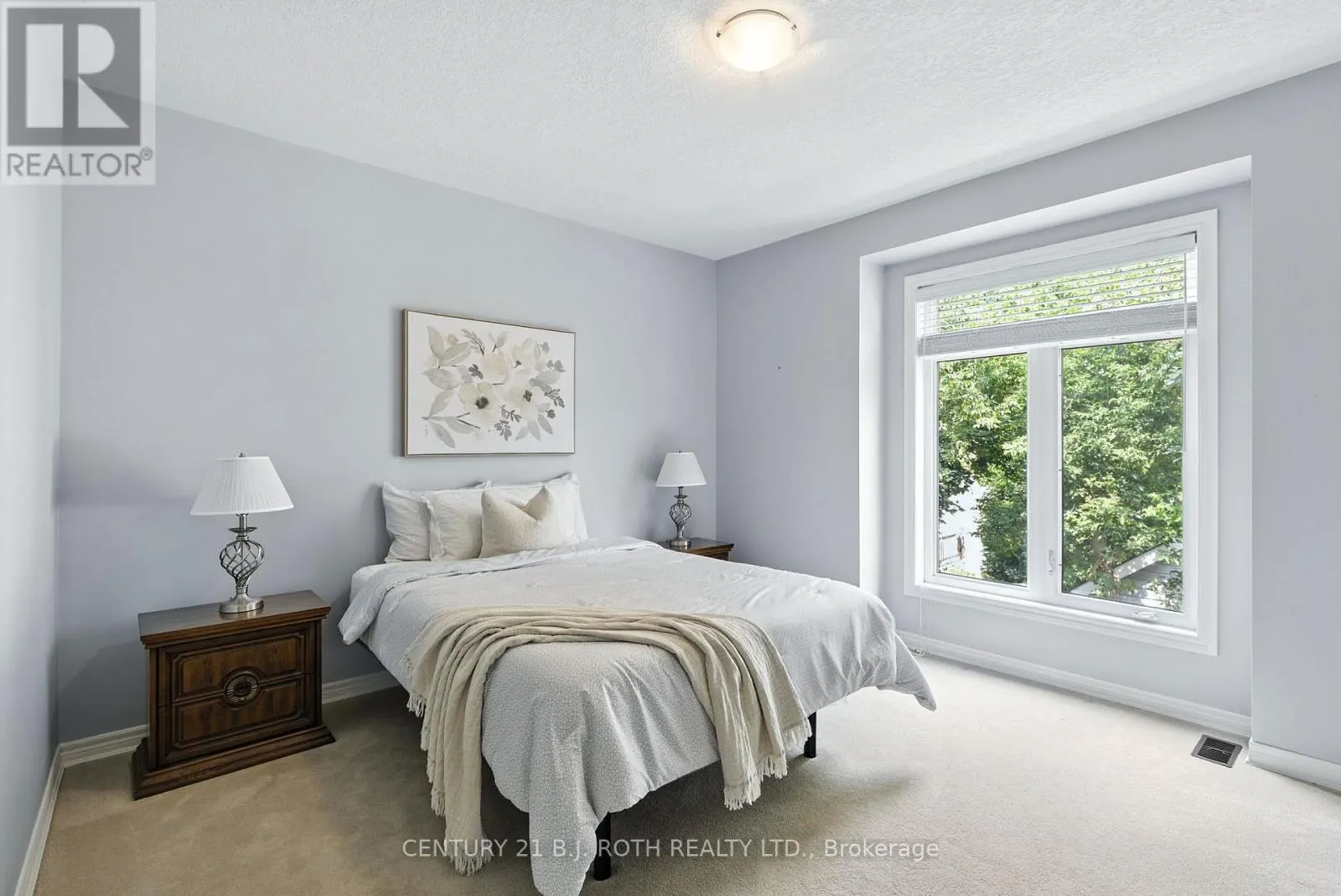 8 CANTERBURY CIRCLE