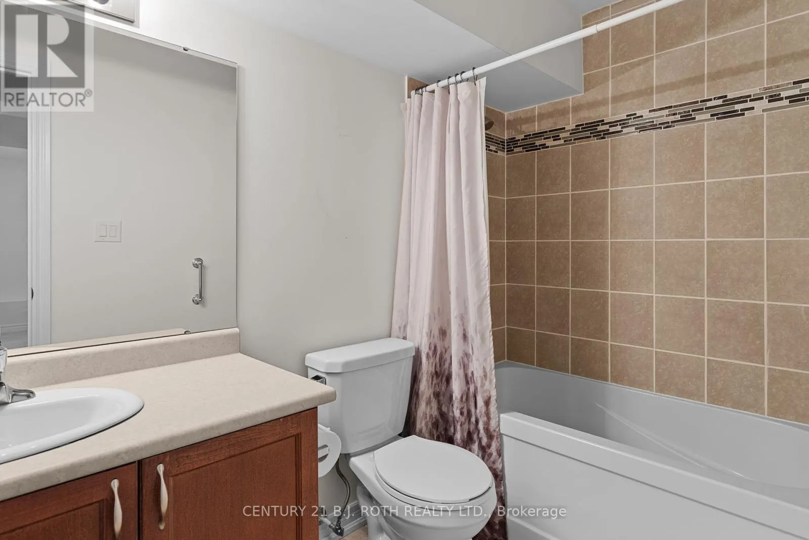 8 CANTERBURY CIRCLE