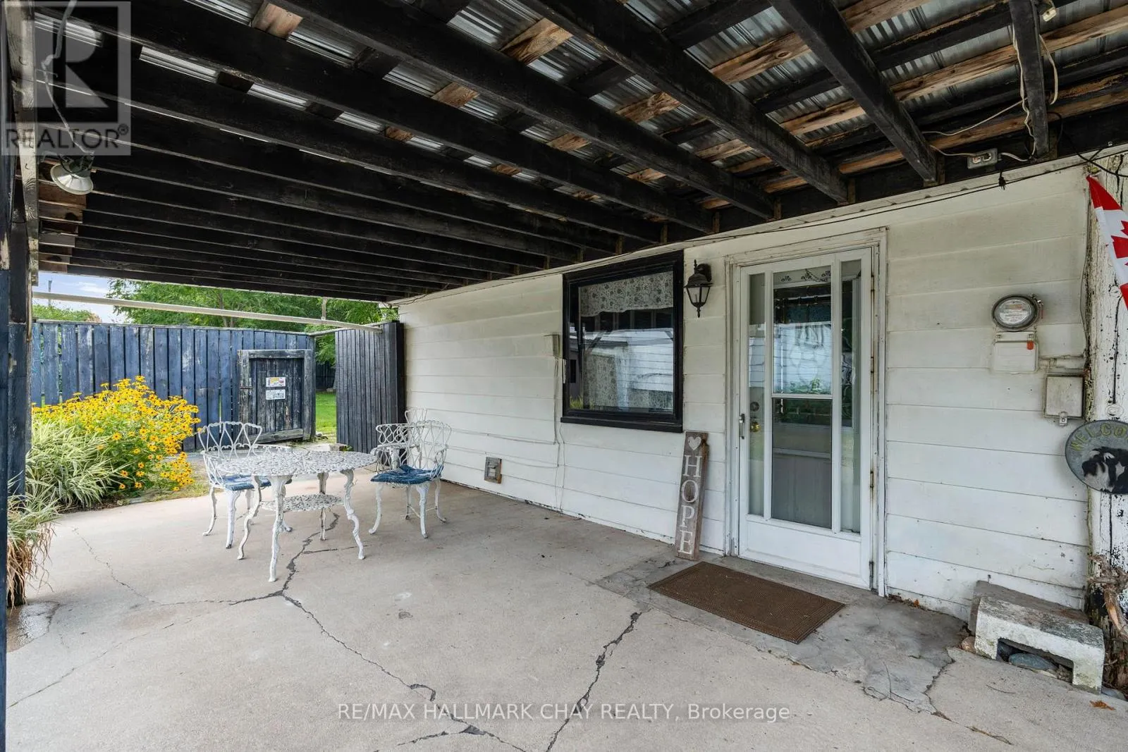 7 CAROLINE STREET E