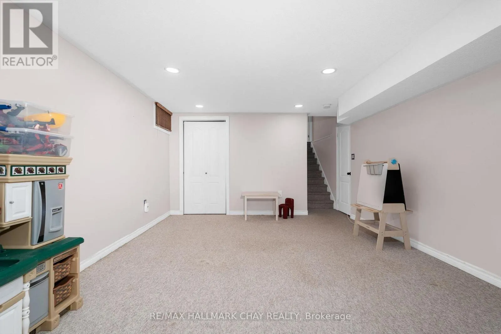 22 ASSINIBOINE DRIVE