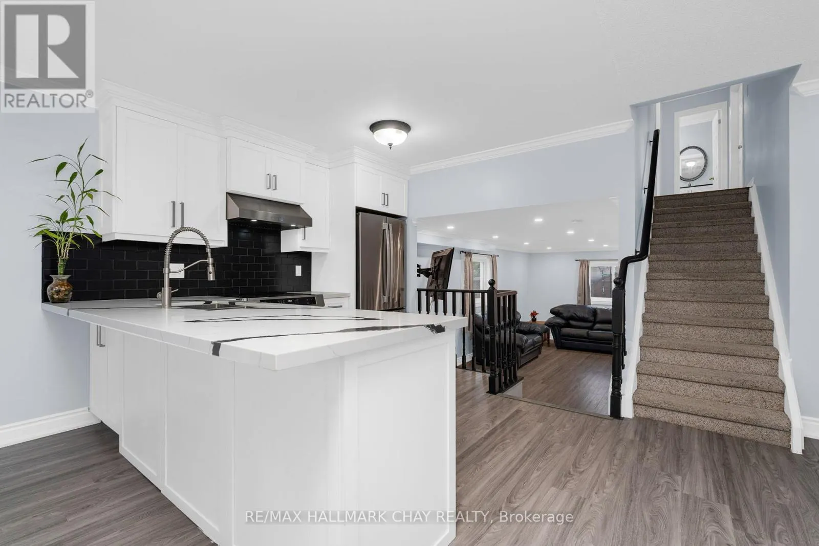 22 ASSINIBOINE DRIVE