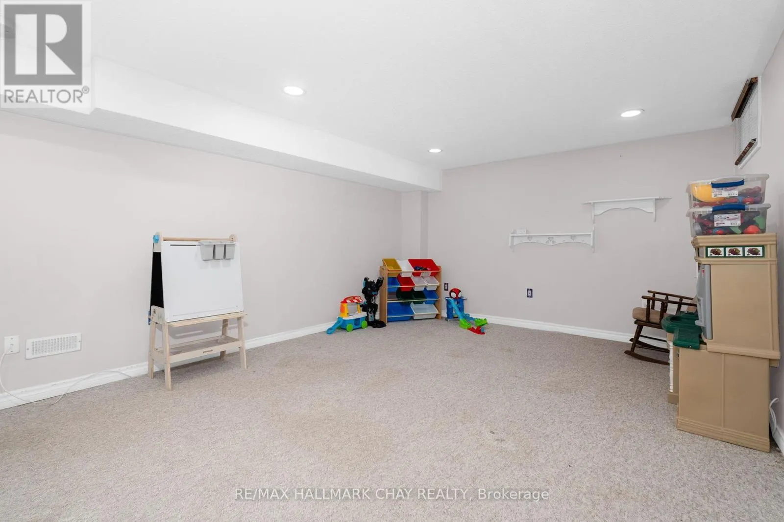 22 ASSINIBOINE DRIVE