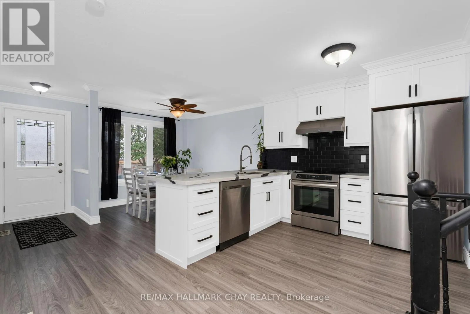 22 ASSINIBOINE DRIVE