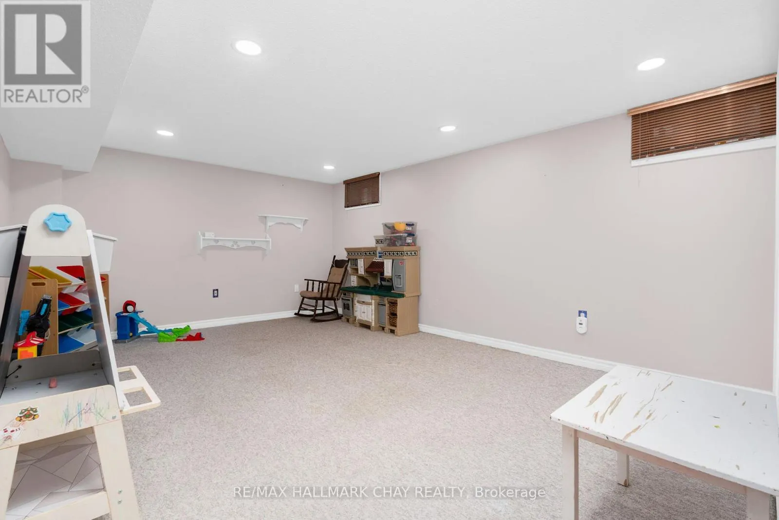 22 ASSINIBOINE DRIVE