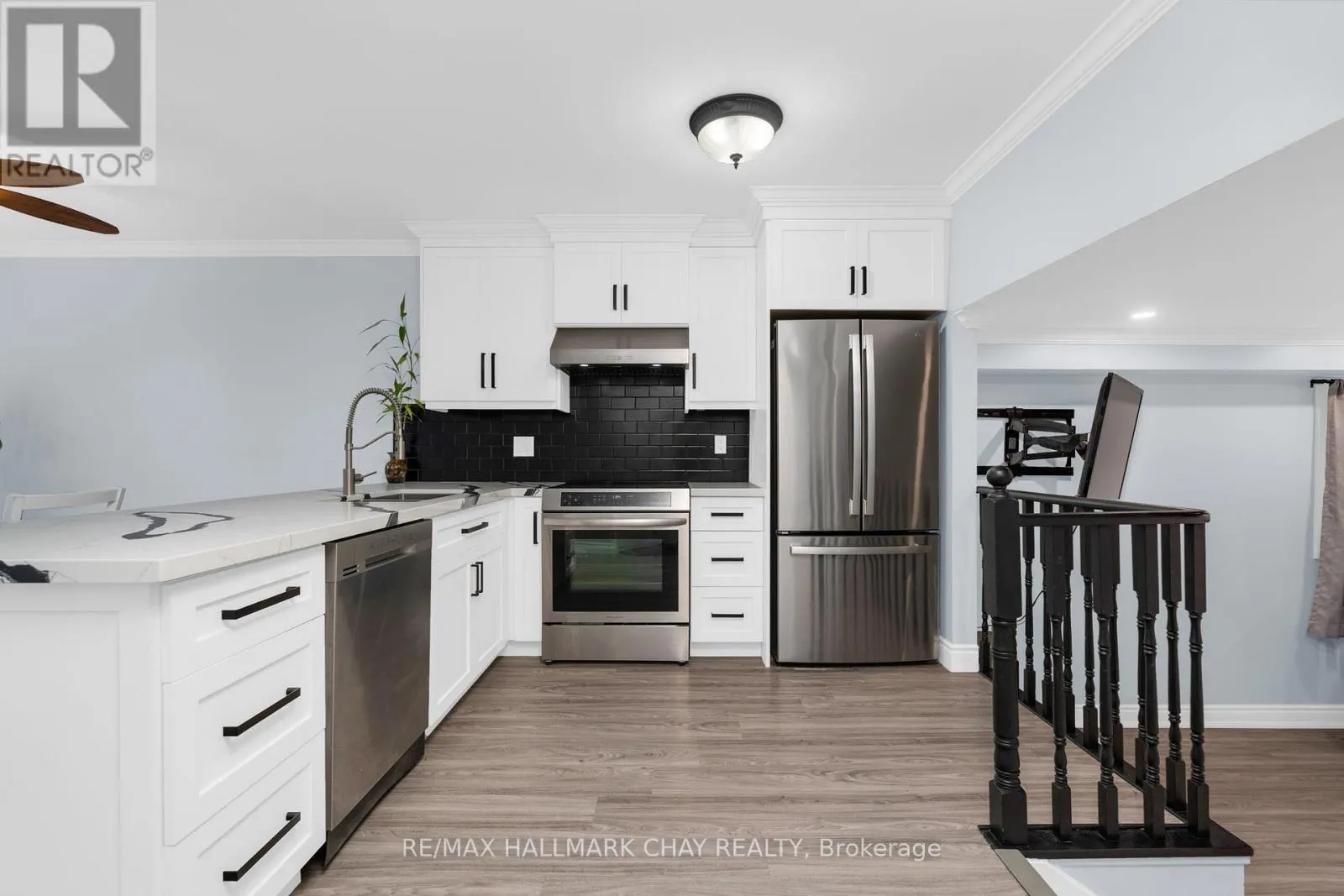 22 ASSINIBOINE DRIVE