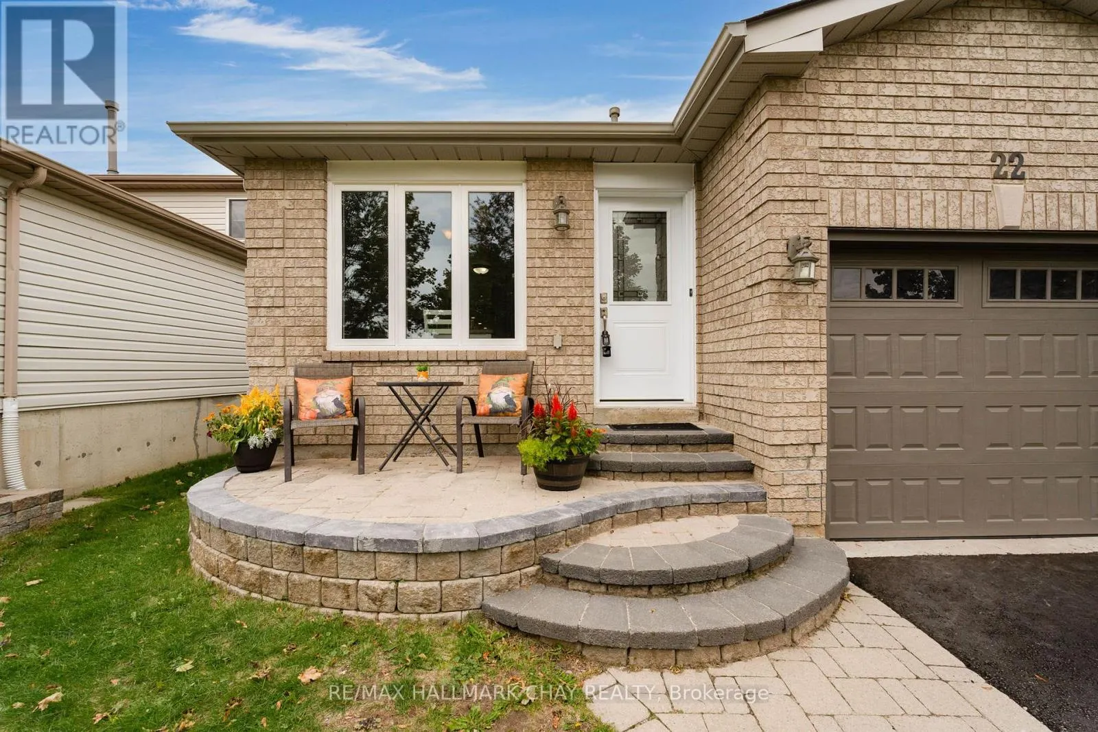22 ASSINIBOINE DRIVE