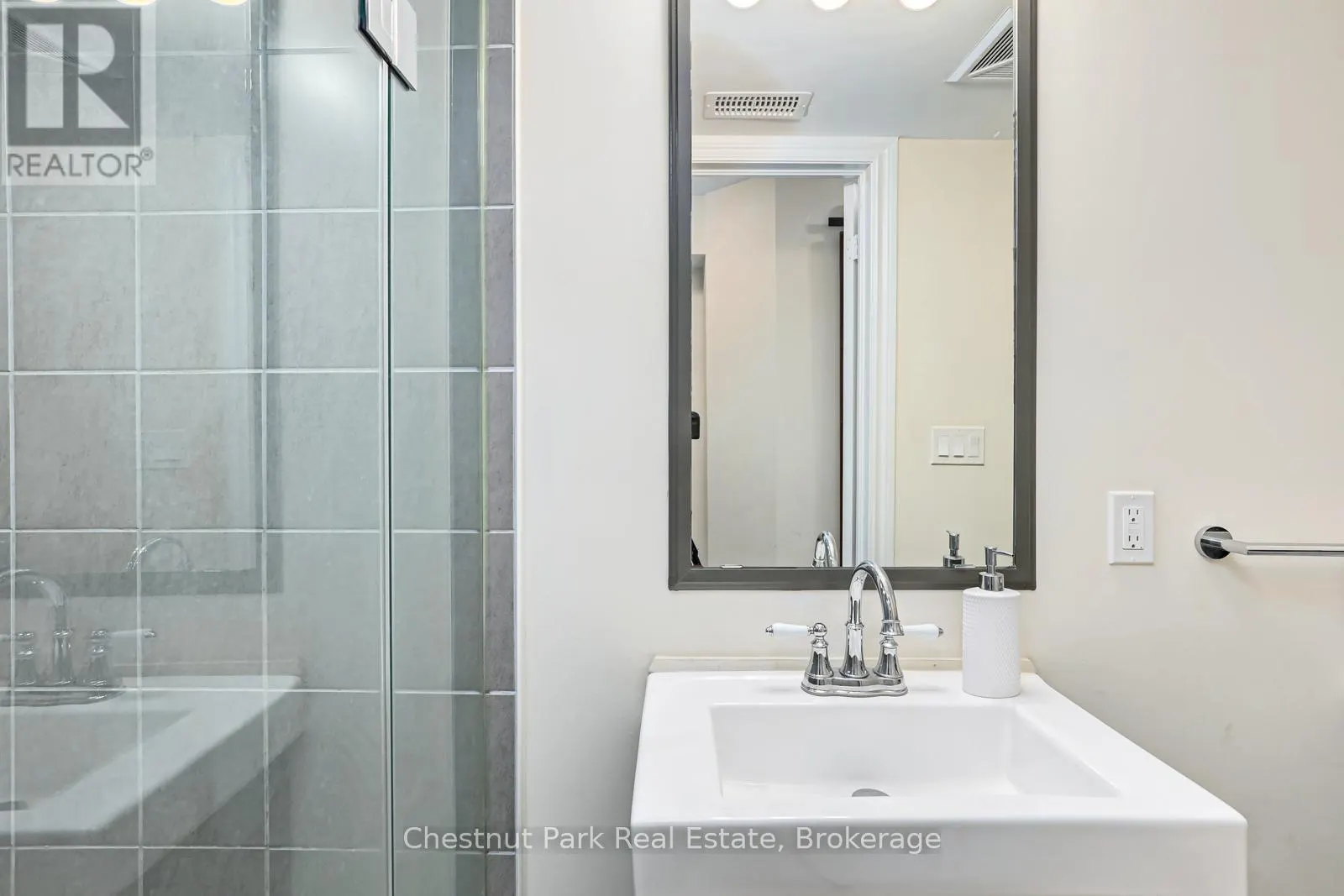 105 - 4 ANCHORAGE CRESCENT, #105