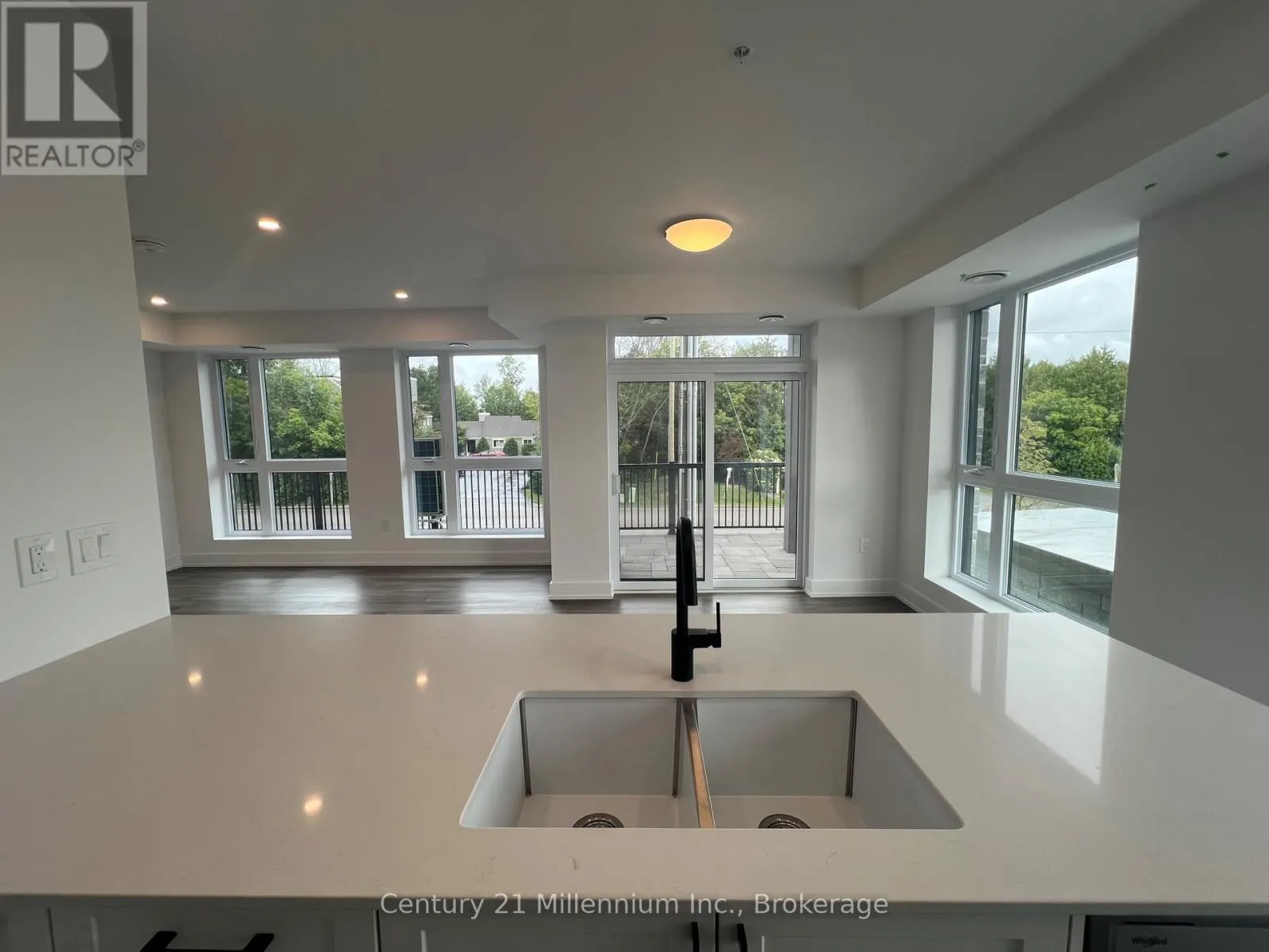 122 - 4 KIMBERLY LANE, #122