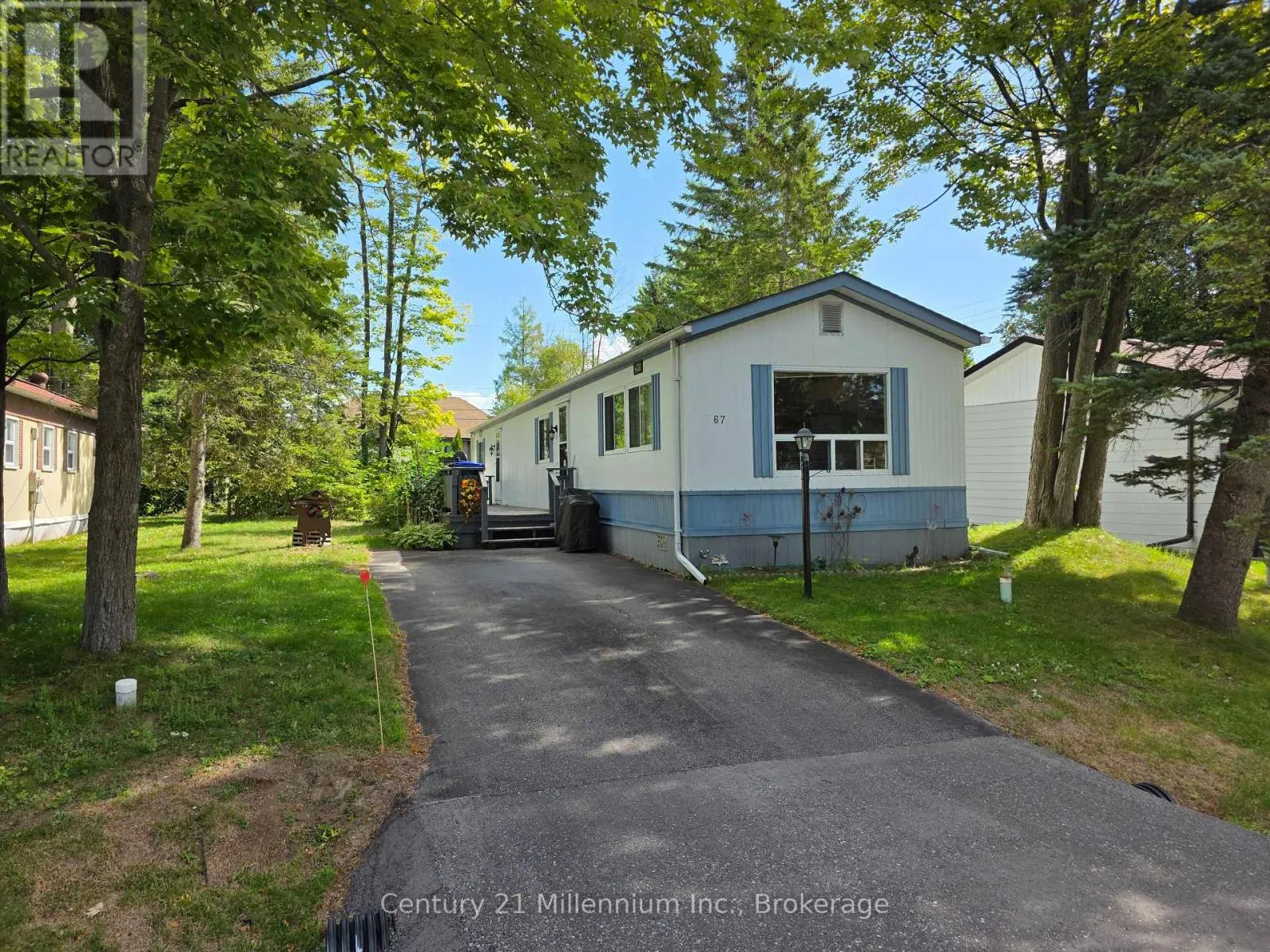 67 GEORGIAN GLEN DRIVE
