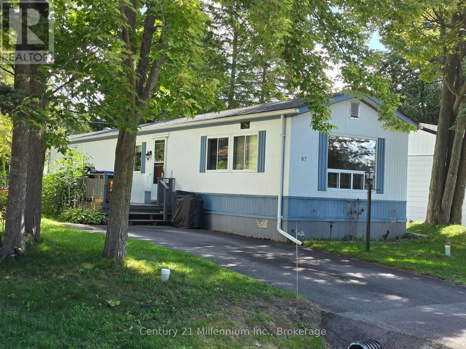 67 GEORGIAN GLEN DRIVE