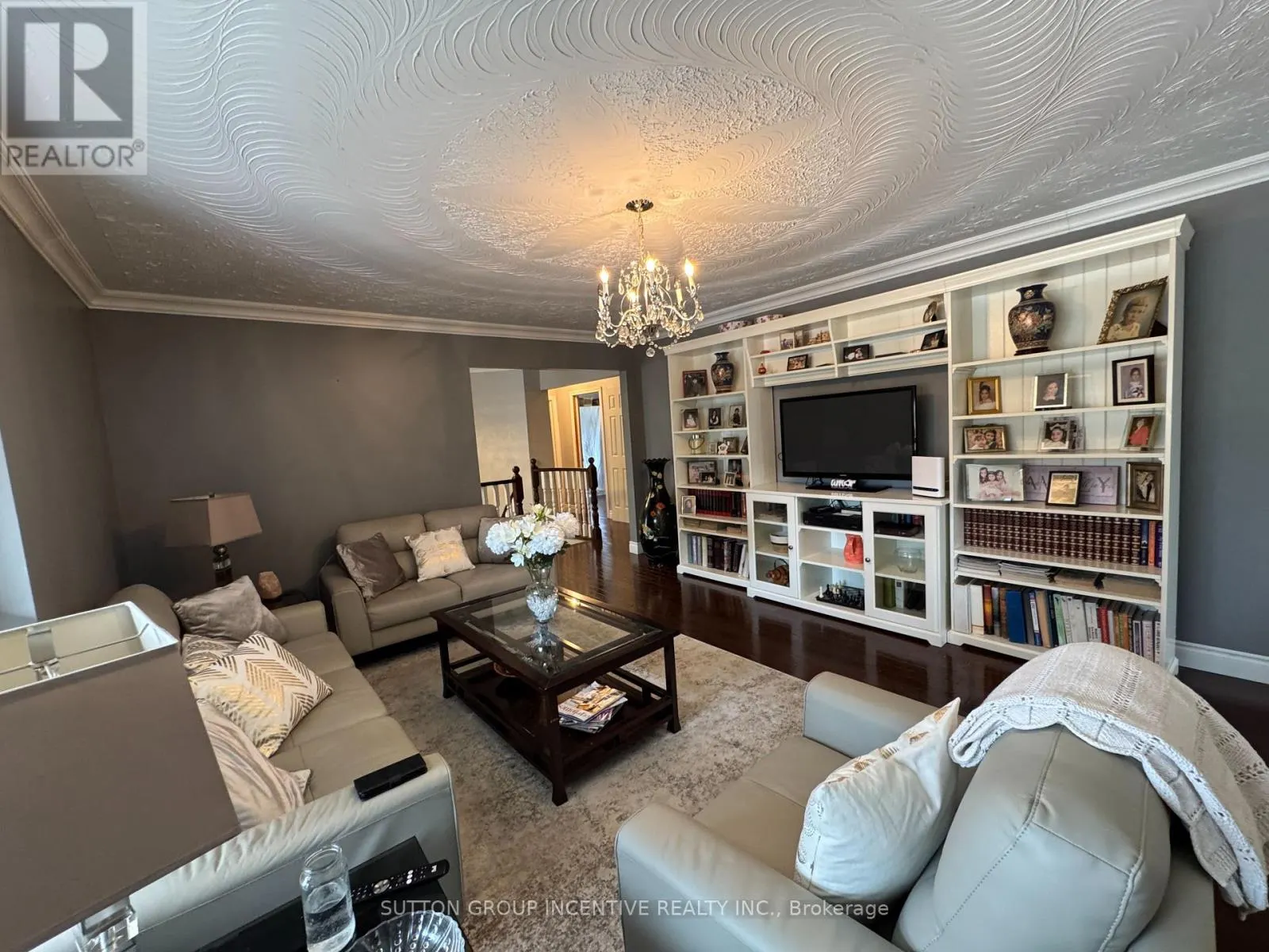 10 CELESTINE COURT