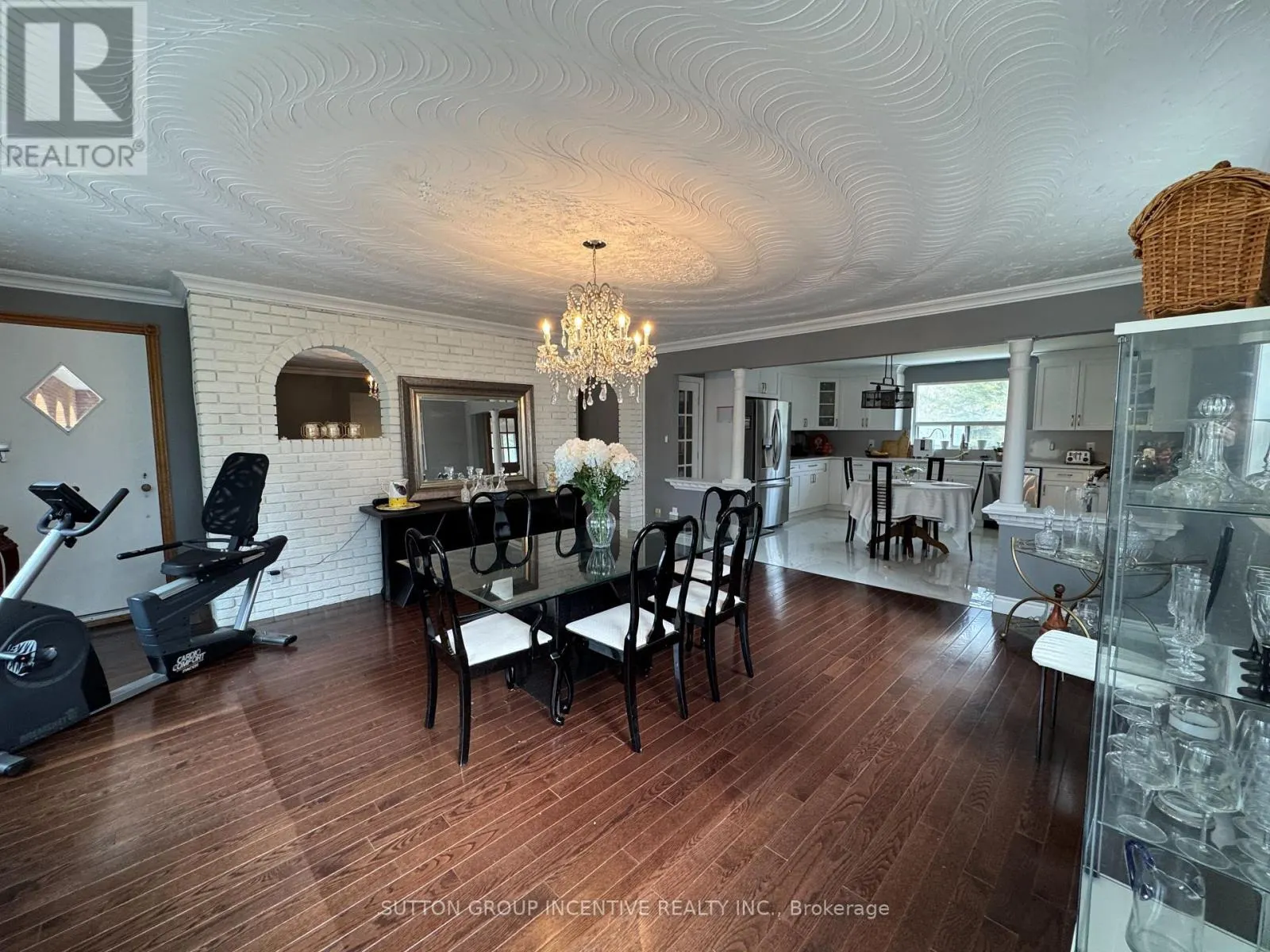 10 CELESTINE COURT