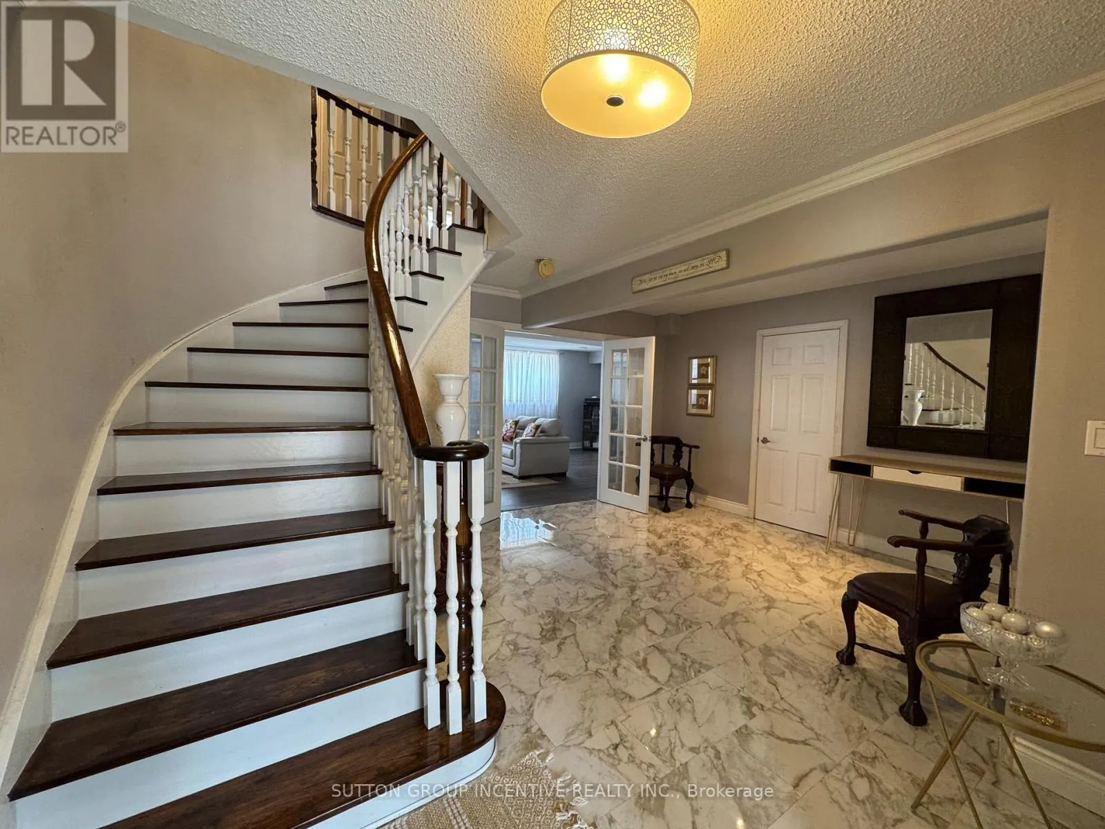 10 CELESTINE COURT