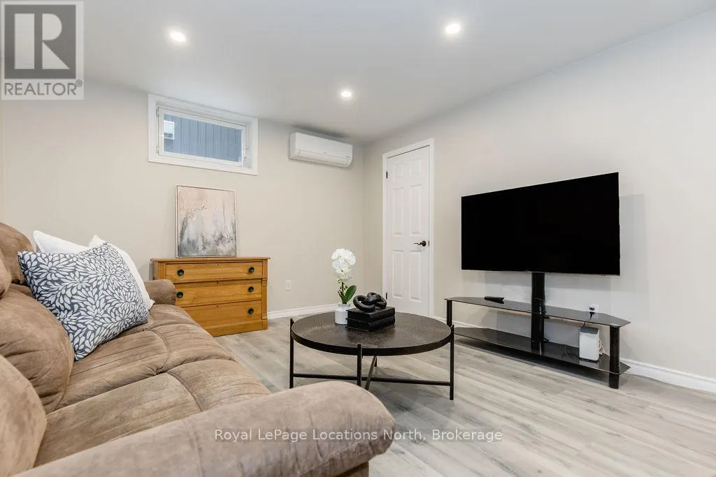 44 STROUD CRESCENT