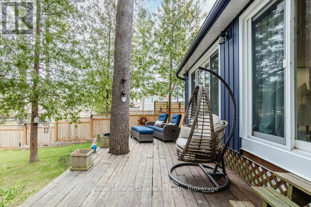 44 STROUD CRESCENT