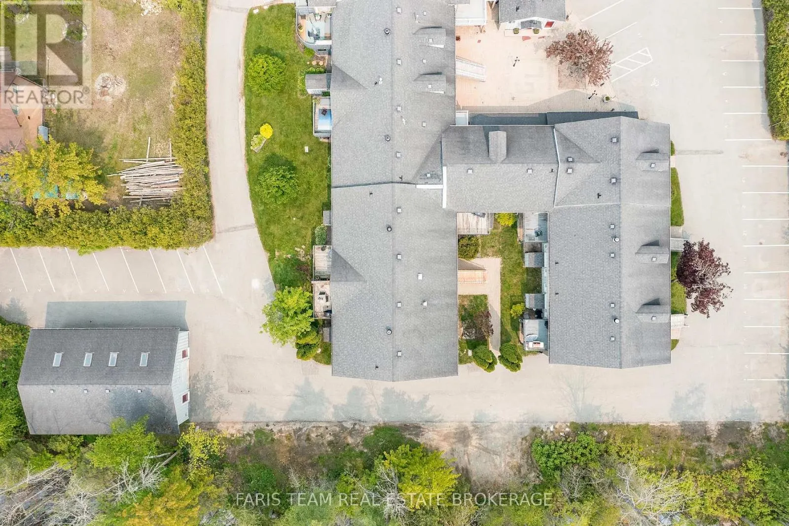 5 - 891 RIVER ROAD W