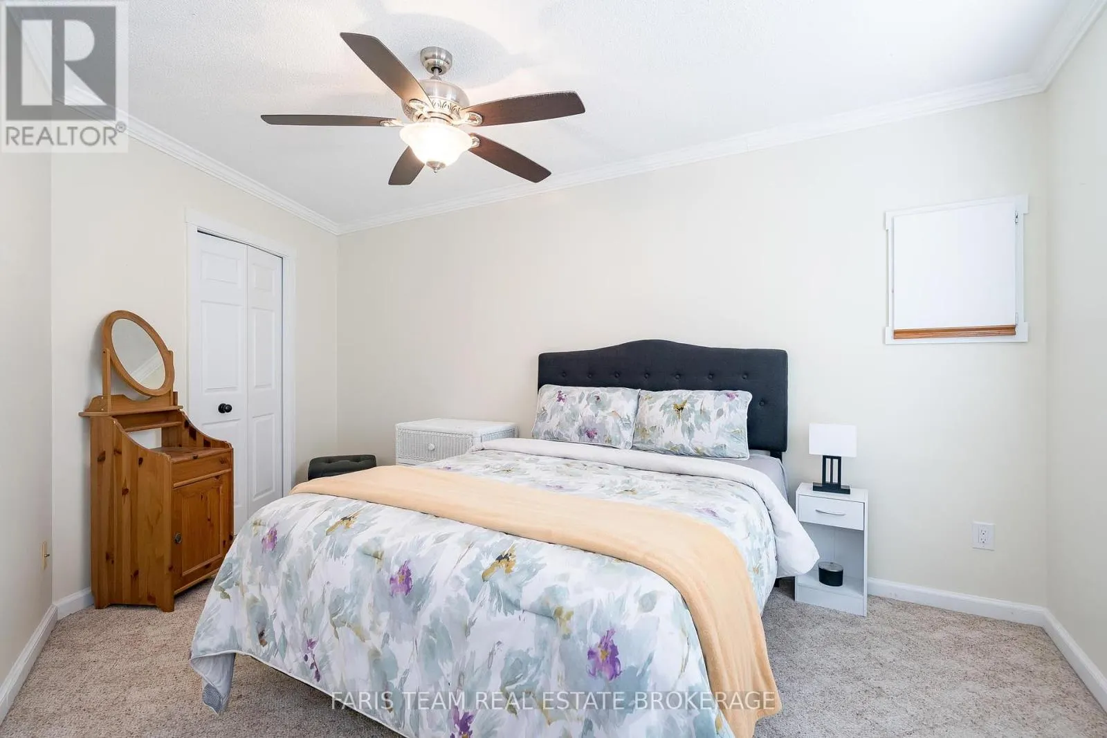 5 - 891 RIVER ROAD W