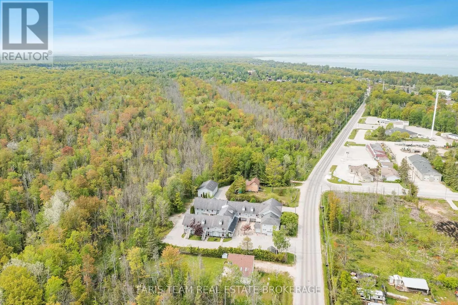 5 - 891 RIVER ROAD W