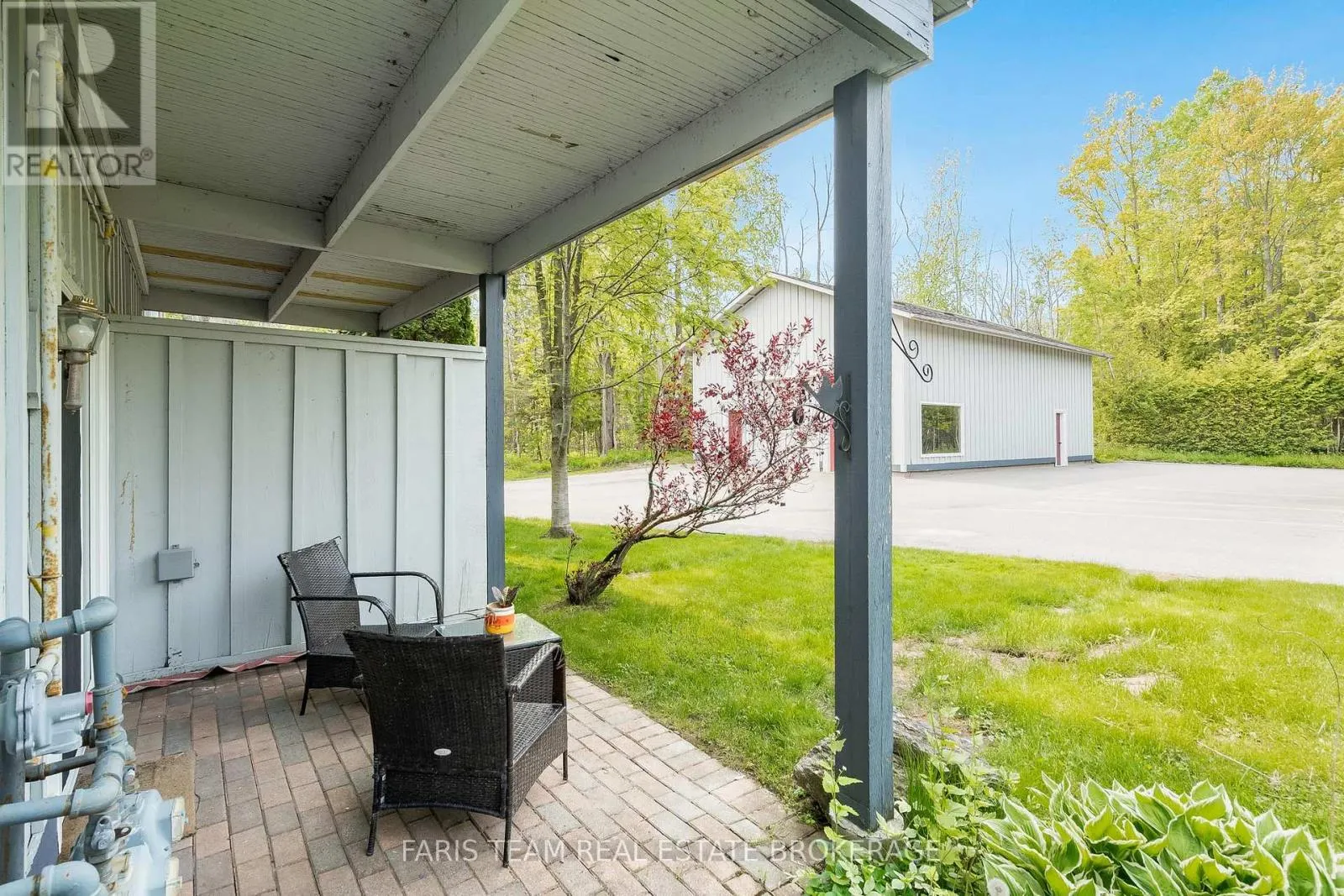 5 - 891 RIVER ROAD W