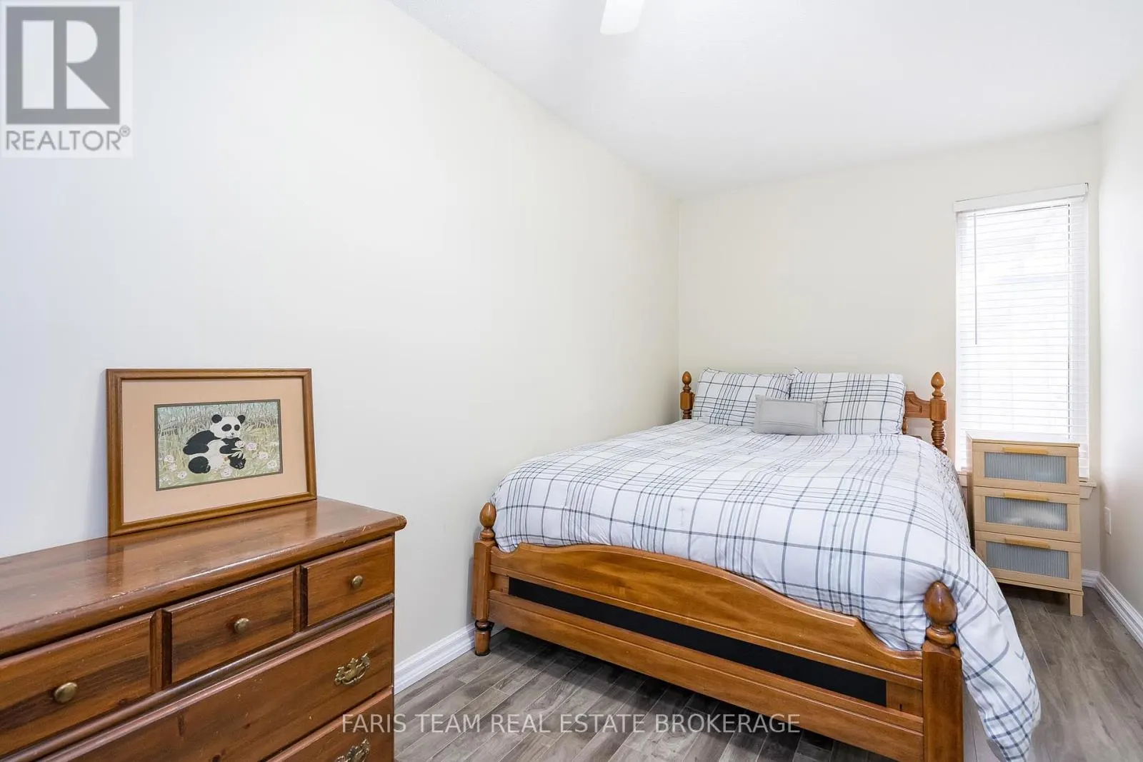5 - 891 RIVER ROAD W
