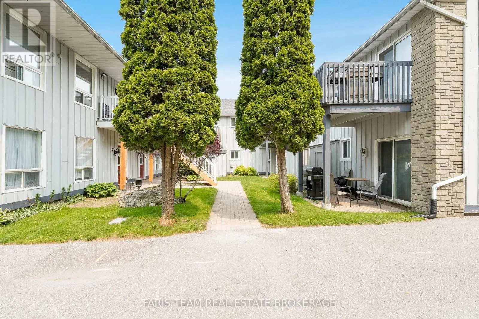 5 - 891 RIVER ROAD W