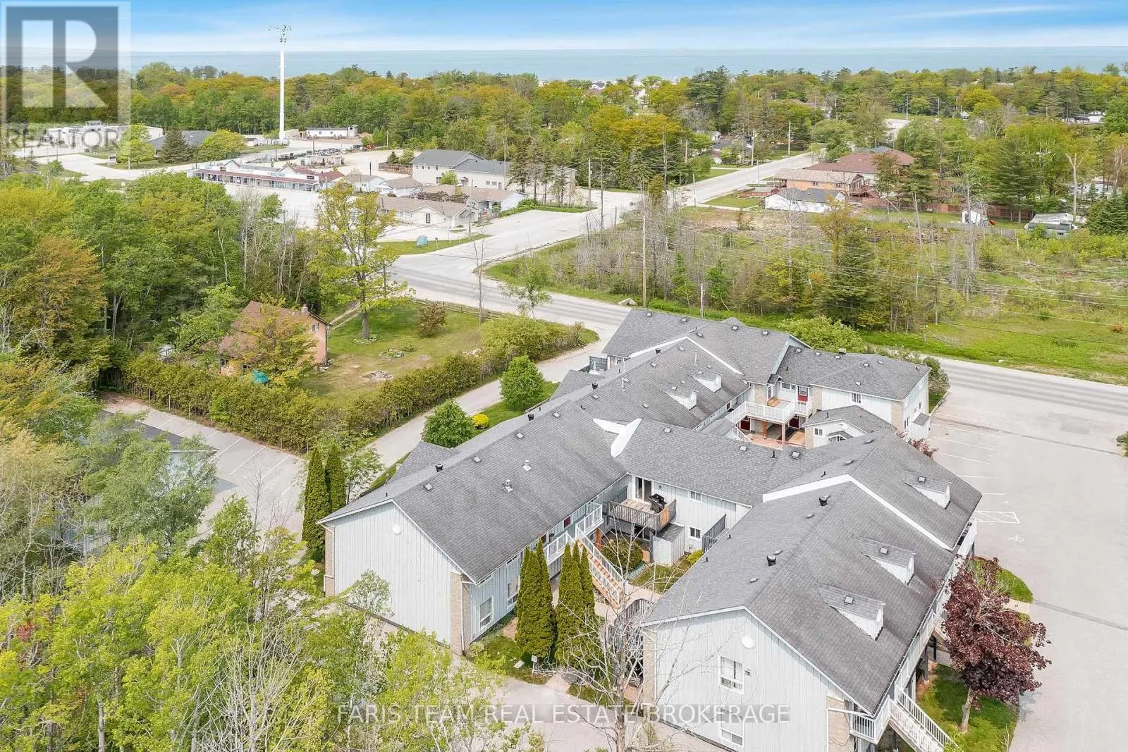 5 - 891 RIVER ROAD W