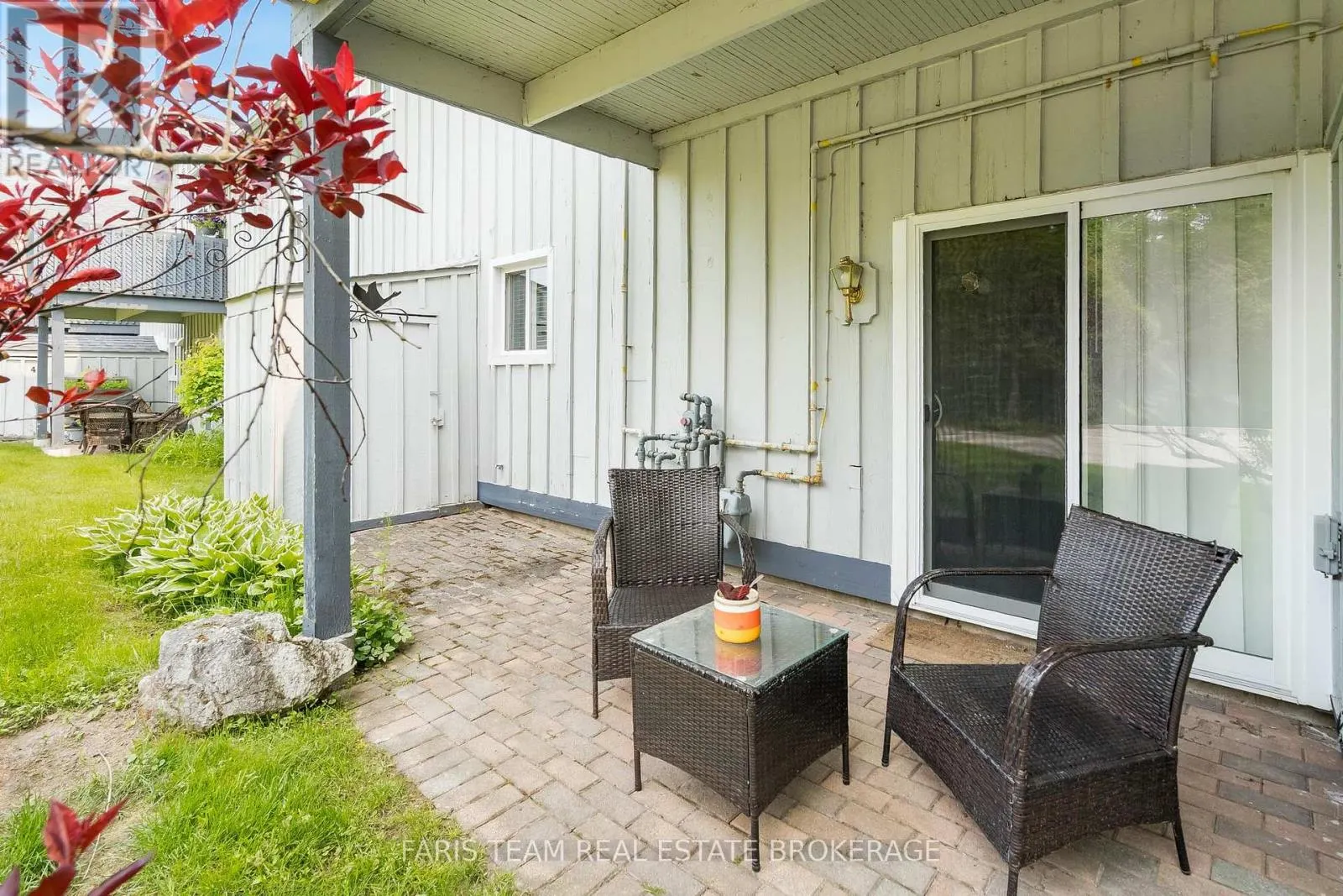 5 - 891 RIVER ROAD W