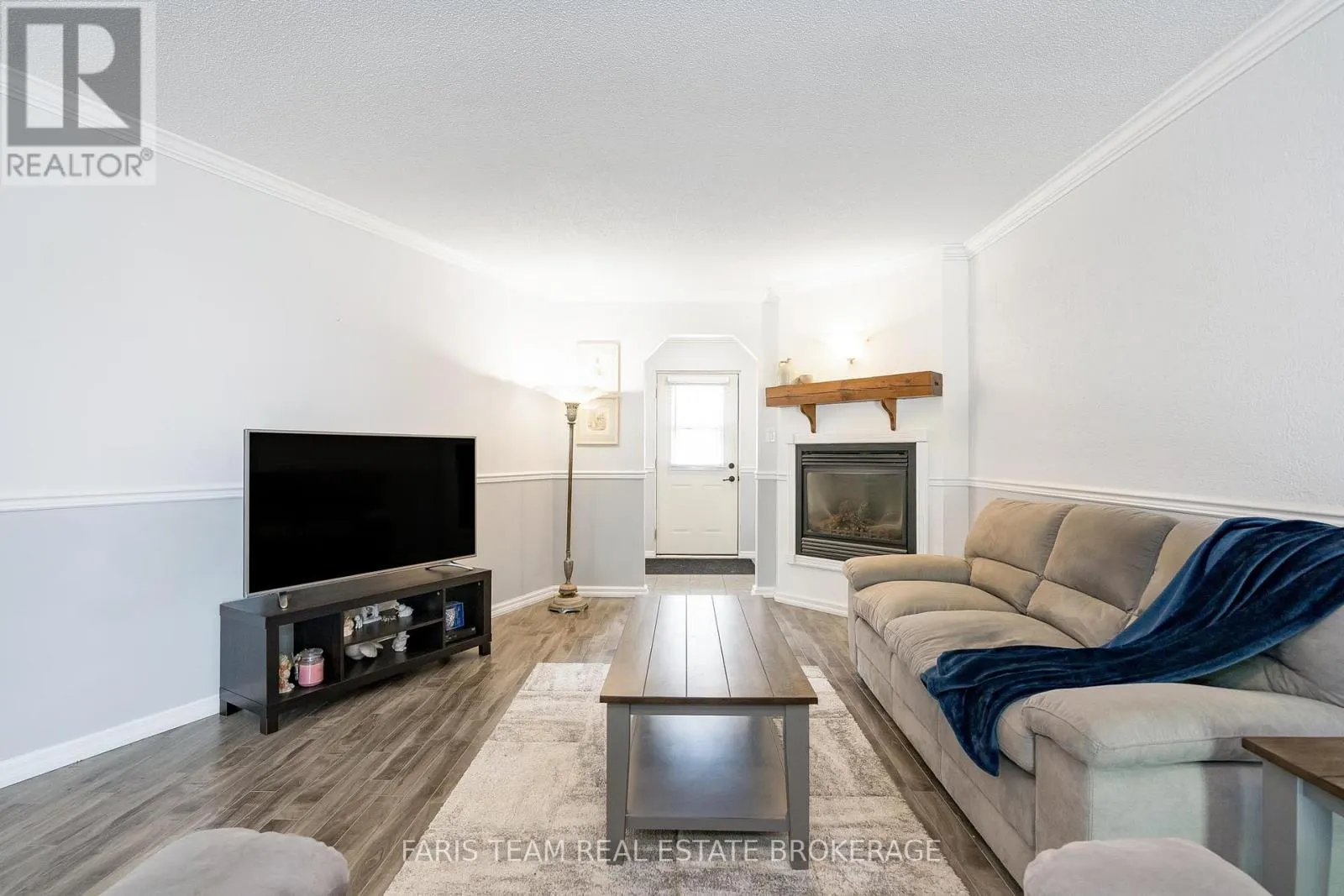 5 - 891 RIVER ROAD W