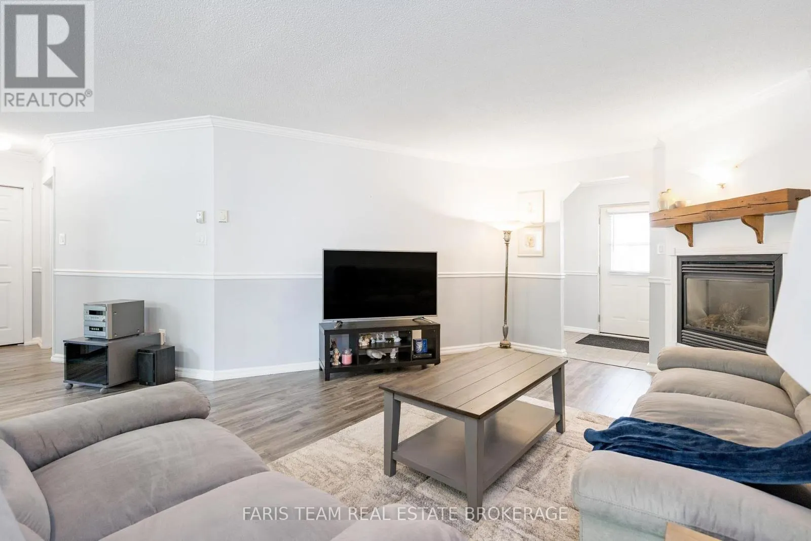 5 - 891 RIVER ROAD W