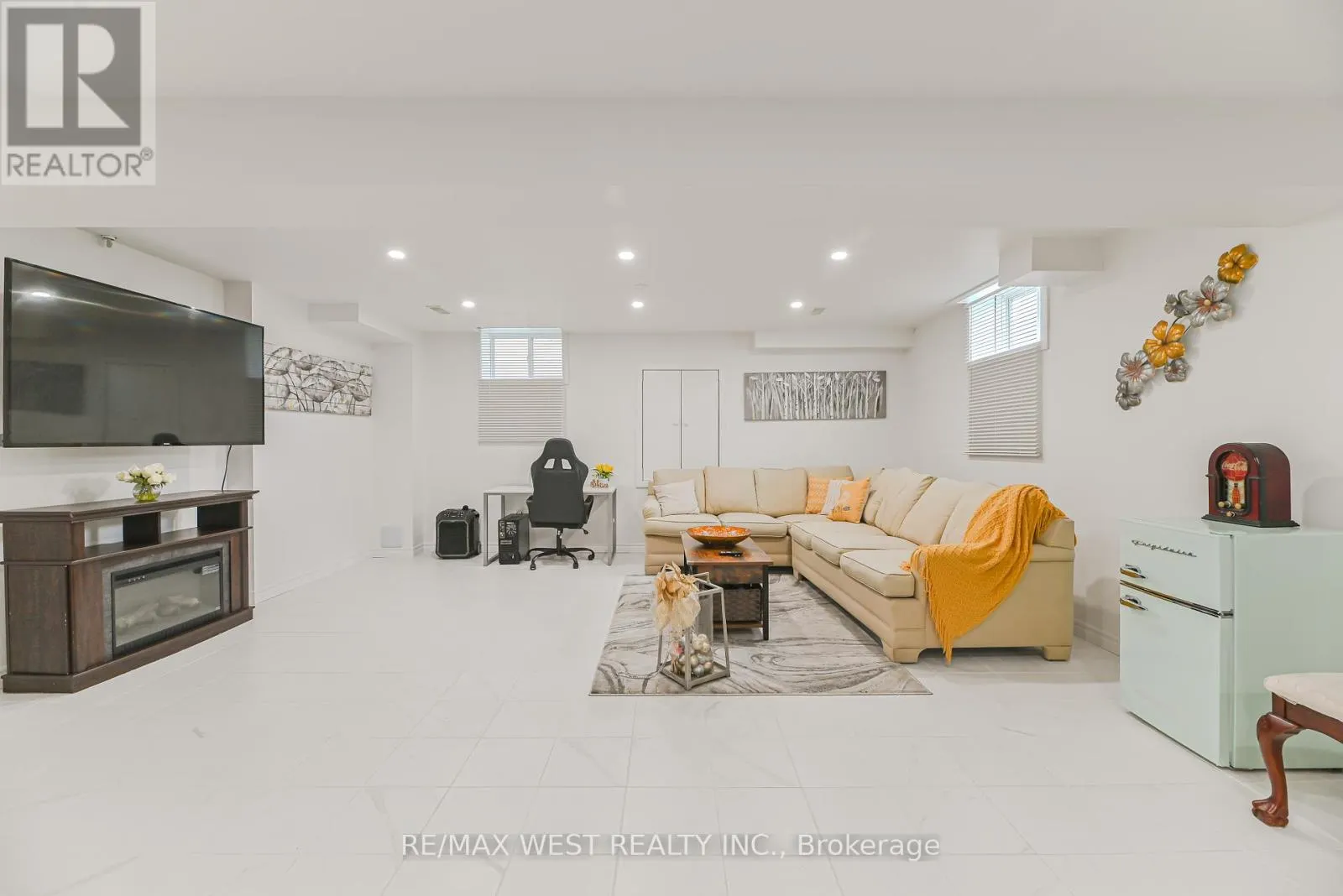 9 ACADEMY AVENUE
