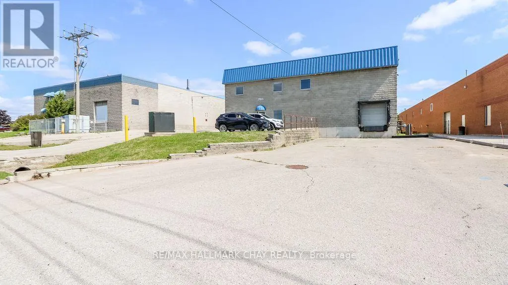 705 BAYVIEW DRIVE