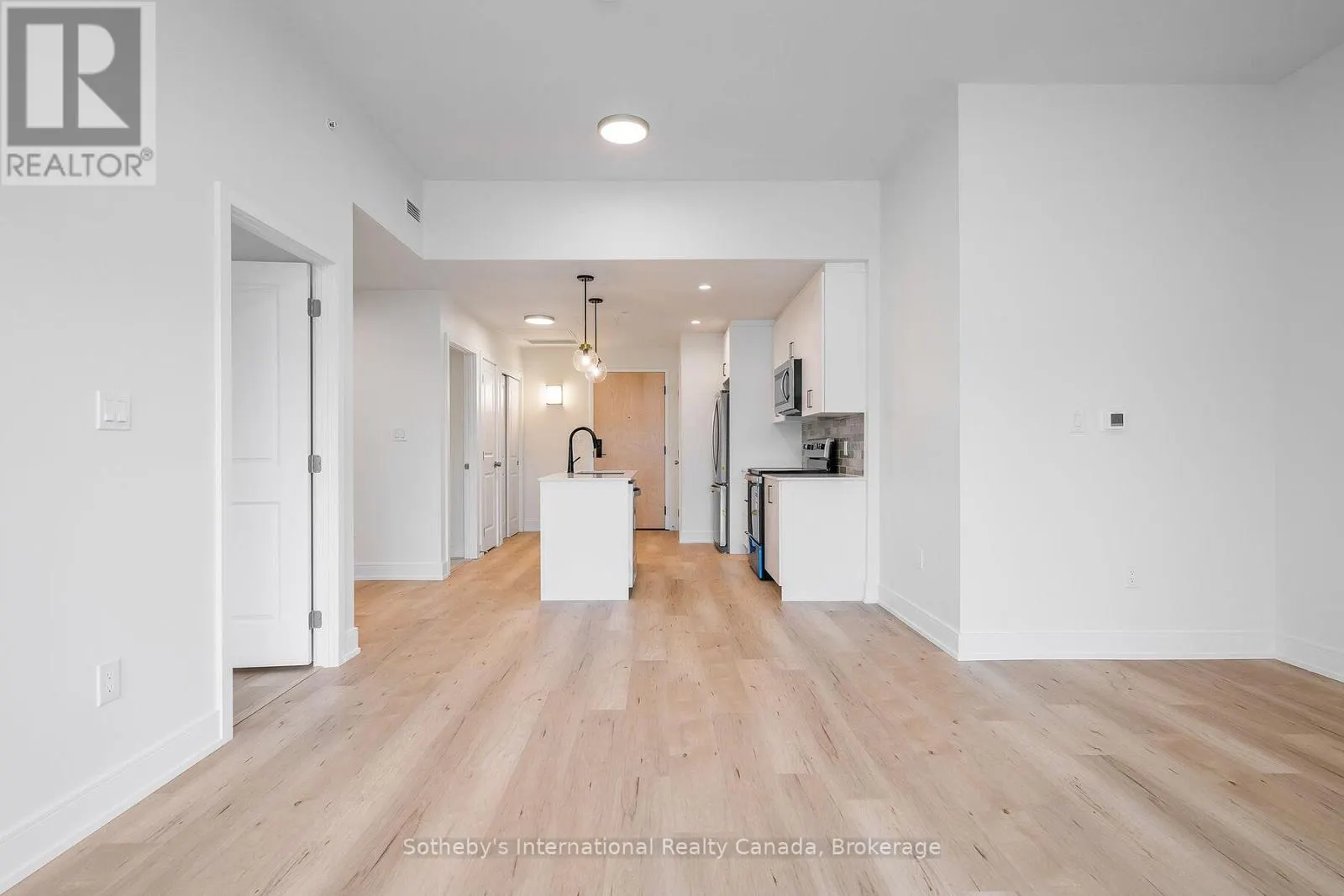 221 - 121 MARY STREET, #221