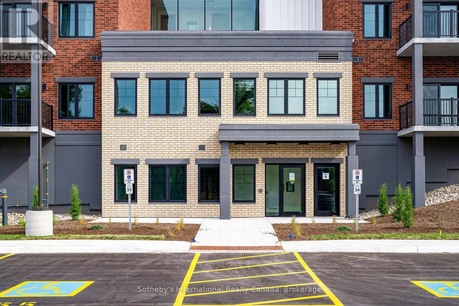 221 - 121 MARY STREET, #221