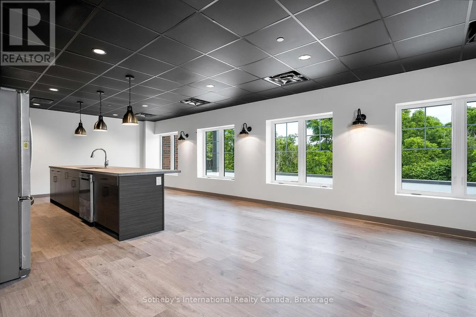 221 - 121 MARY STREET, #221