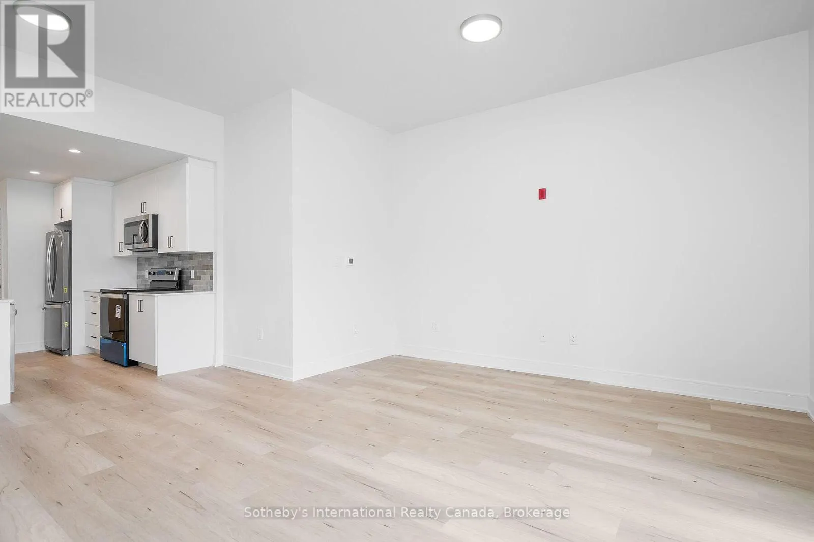 221 - 121 MARY STREET, #221