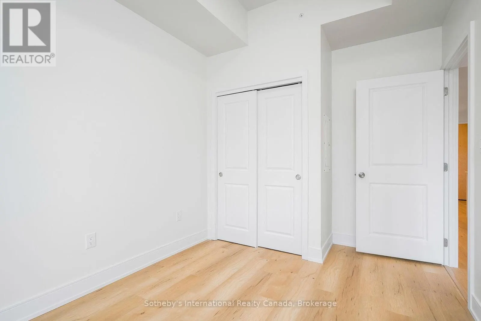 221 - 121 MARY STREET, #221